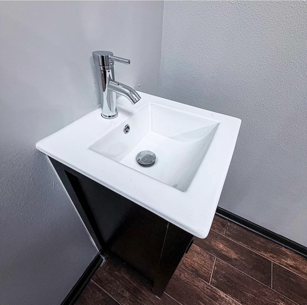 Suite 06 — 3